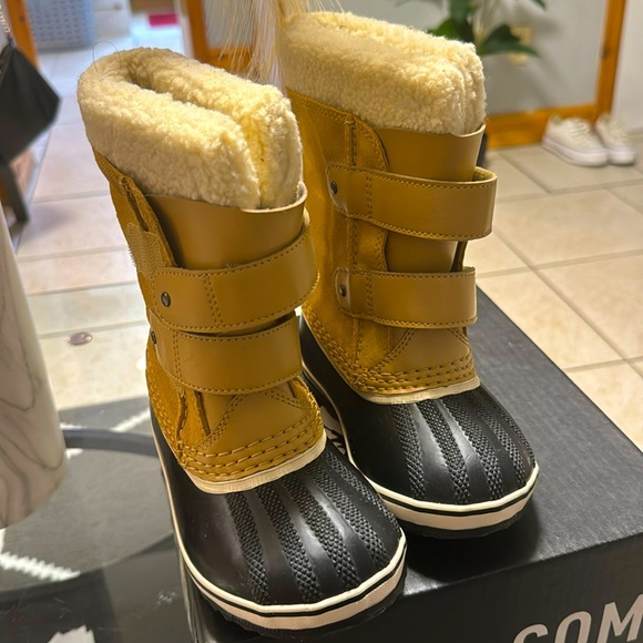 Children’s winter boots - Picture 1 of 2
